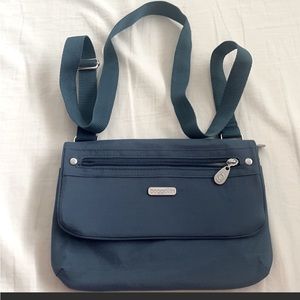 Baggallini crossbody bag